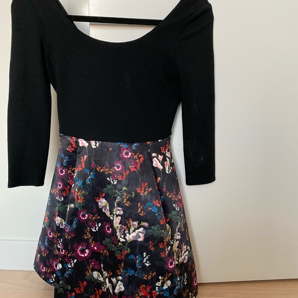 Cute dress very good condition - Picture 4 of 5